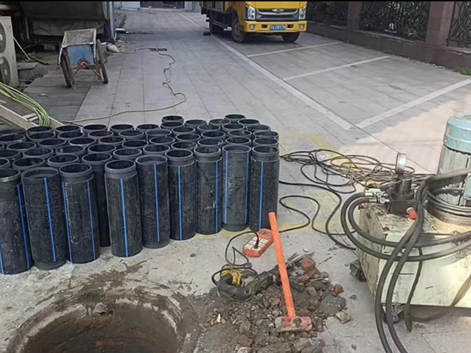 新邵PE置换管厂家 DN315置换管 非开挖管短管置换